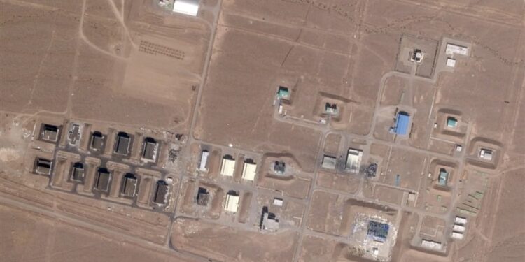 إيران تُعيد بناء مواقع صواريخ قصفتها إسرائيل