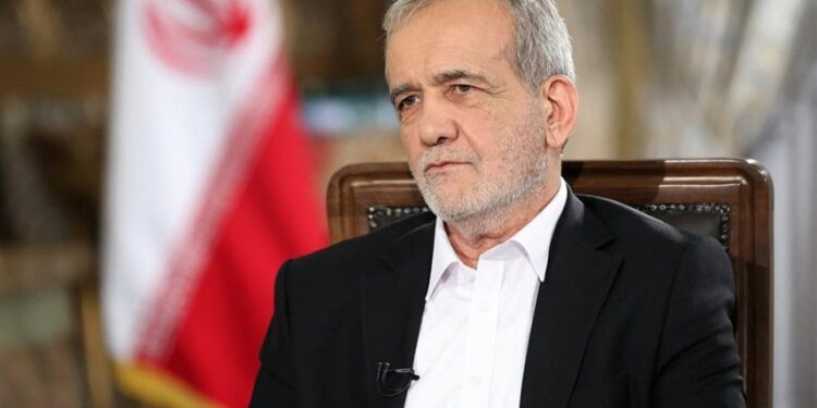 بزشکيان.. واشنطن تريد منا كل اليورانيوم المخصب