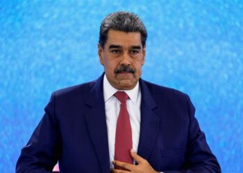 رئيس فنزويلا يوسع صلاحياته تحســـــباً لهجوم أمريكي محتمل