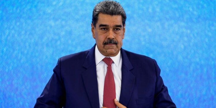 رئيس فنزويلا يوسع صلاحياته تحســـــباً لهجوم أمريكي محتمل