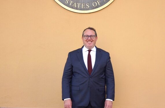 القائم بالأعمال الجديد جوشوا هاريس يباشـــر مهامه بالسفارة الأمريكية في بغداد