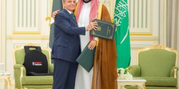 السعودية وباكستان توقعان اتفاقية دفاع استراتيجي مشترك
