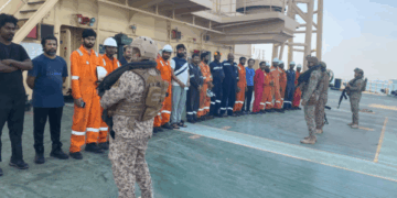 القوات البحرية العراقية تنفذ خطة تفتيش لحماية الناقلات النفطية في ميناء البصرة