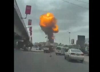 إصابات وأضرار بمطار رامون الإسرائيلي بعد استهدافه بمسيرة من اليمن