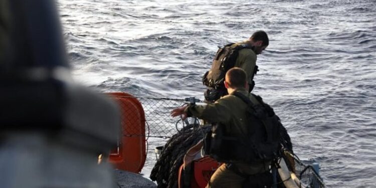 اسرائيل تعتقل 7 صيادين قبالة ساحل غزة