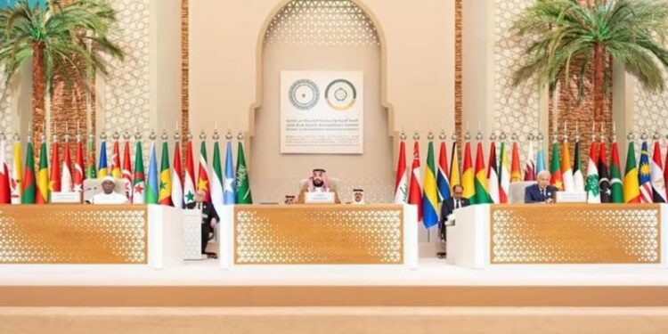 إيران توجه طلبا عاجلا إلى القمة العربية الإسلامية بالدوحة