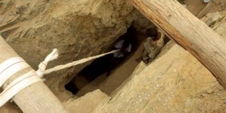 السودان.. مصرع وإصابة 15 شخصا في انهيار بئر تعدين