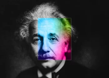 كيف غيّر فهم أينشتاين للضوء مسار التكنولوجيا إلى الأبد؟