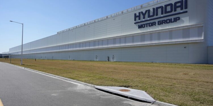 أمريكا.. اعتقال المئات في مصنع “هيونداي” لصناعة السيارات