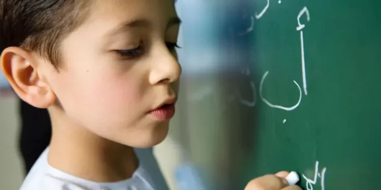 من الطباشير إلى الألواح الذكية