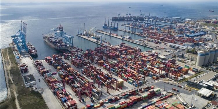 الموانئ تسجل نشاطا ملحوظا في حجم التفريغ والشحن في أم قصر الشمالي