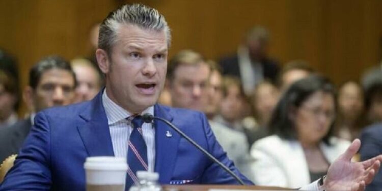 وزير الدفاع الأمريكي يعقد اجتماعا مفاجئا لهذا السبب