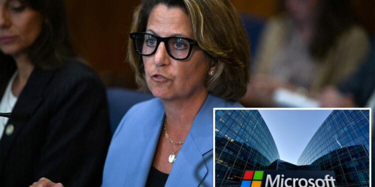 ترامب يدعو مايكروسوفت لإقالة مسؤولة سابقة في إدارة بايدن