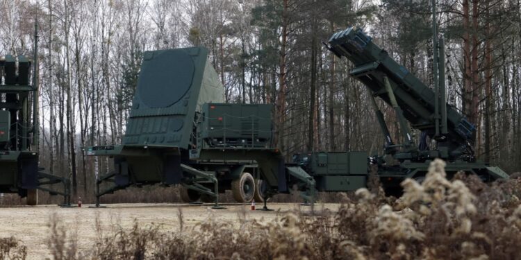 زيلينسكي.. إسرائيل أرسلت نظام باتريوت للدفاع الجوي إلى أوكرانيا