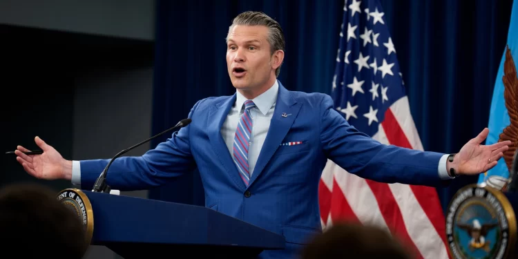 وزير الحرب الأمريكي يتوعد بـ”أقصى درجات الفتـــك”