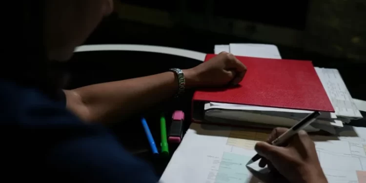 امرأة تخسر مئات الآلاف من الدولارات بسبب عملية احتيال رقمي