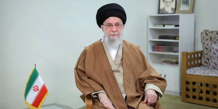 خامنئي يجيز تخصيص جزء من الخمس لـــدعم الشعب المظلوم في غزة