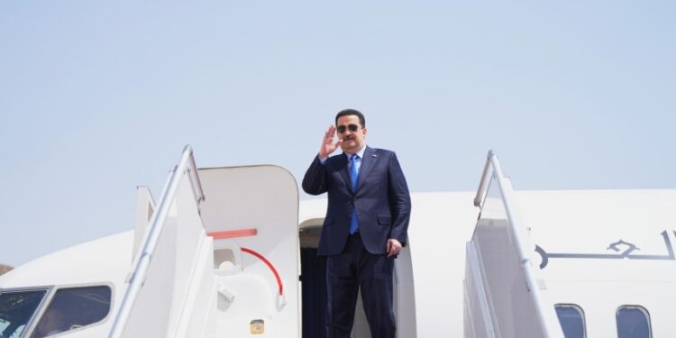 السوداني يتوجه إلى سلطنة عمان