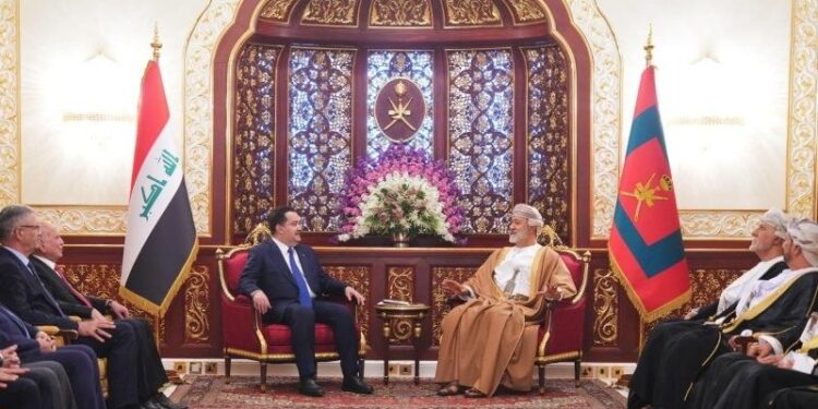السوداني يؤكد رغبة العراق بتطوير علاقات التعاون مع عُمان