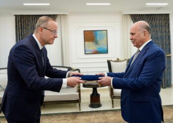وزير الخارجية يتسلّم نسخة من أوراق اعتماد سفير فنلندا الجديد لدى العراق