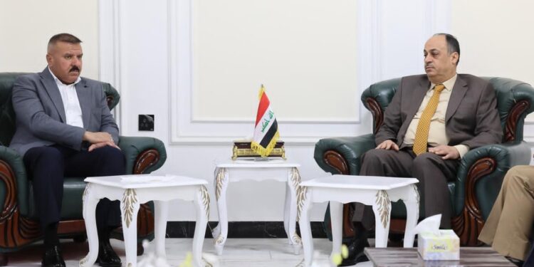 وزير الداخلية يزور محكمة استئناف ميسان