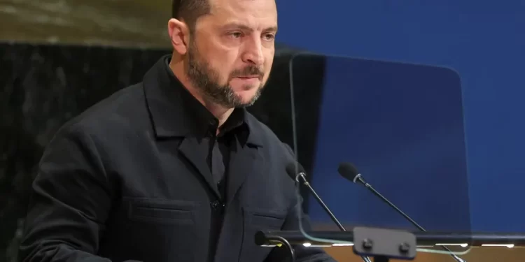 زيلينسكي يعلن استعادة العلاقات الدبلوماسية بين أوكرانيا وسوريا