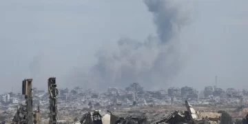 إسرائيل تواصل توغلها في مدينة غزة ونتنياهو يتوجه لأمريكا