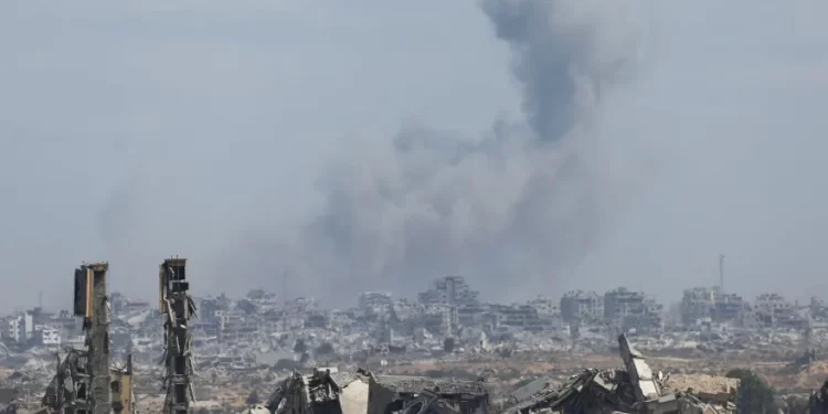 إسرائيل تواصل توغلها في مدينة غزة ونتنياهو يتوجه لأمريكا