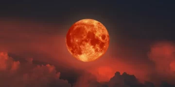 القمر الدموي يطل الليلة