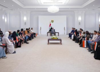 السوداني يستقبل المواطنين العراقيين الذين أفرج عنهم الجانب السعودي