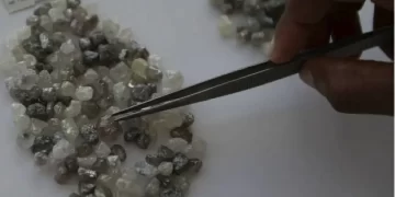 الألماس الصناعي يهدد بأزمة في إفريقيا