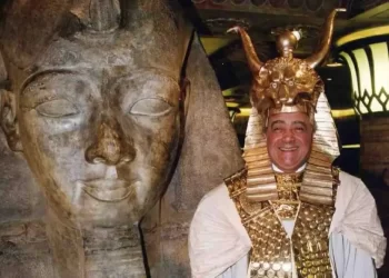 هارودز تستعد لإزالة تماثيل محمد الفايد الفرعونية