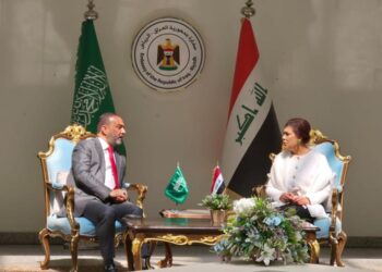 رئيس هيأة الإعلام والاتصالات يزور السفارة العراقية في الرياض