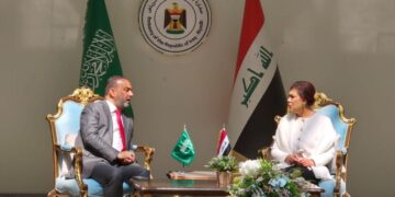 رئيس هيأة الإعلام والاتصالات يزور السفارة العراقية في الرياض