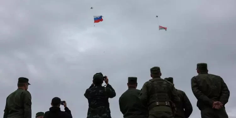 عسكريون أميركيون يحضرون مناورات روسية