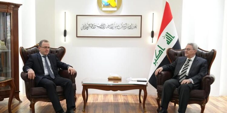 وكيل وزارة الخارجية يبحث مع السفير الروسي التحضيرات للقمة العربية–الروسية وسبل تعزيز العلاقات الثنائية