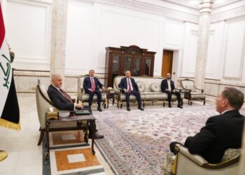 رئيس الجمهورية يؤكد أهمية تعزيز التعاون الاستراتيجي مع واشنطن خلال لقائه بترايوس