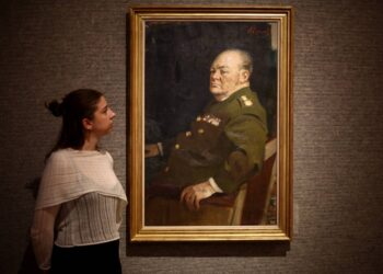 مقادير من الكلام والصمت والإيماء