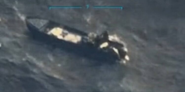مقتل 4 أشخاص بضربة أميركية على قارب يشتبه في تهريبه المخدرات قبالة سواحل فنزويلا