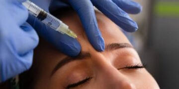 البوتوكس والجراحة التجميلية لمقاومة التمييز العمري في العمل