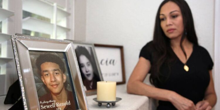 مواطنة أميركية تتهم “روبوتات الدردشة” بالتلاعب بنجلها قبل انتحاره