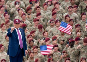 ترامب يأمر بدفع رواتب العسكريين مع استمرار الإغلاق الحكومي