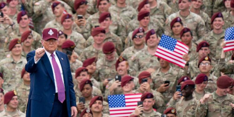 ترامب يأمر بدفع رواتب العسكريين مع استمرار الإغلاق الحكومي