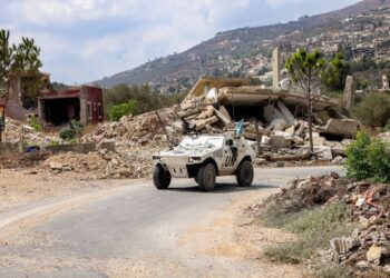 لبنان.. إصابة أحد عناصر “اليونيفيل” بقنبلة إسرائيلية