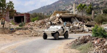 لبنان.. إصابة أحد عناصر “اليونيفيل” بقنبلة إسرائيلية
