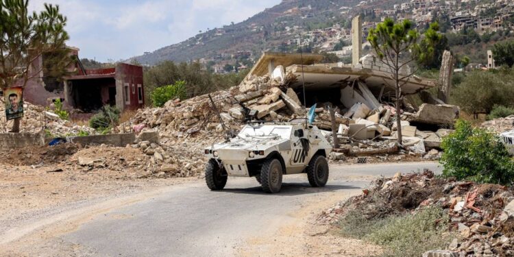 لبنان.. إصابة أحد عناصر “اليونيفيل” بقنبلة إسرائيلية