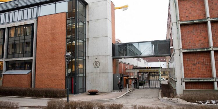 النرويج.. السجن 3 سنوات و7 أشهر لحارس أمن أدين بالتجسس لصالح روسيا وإيران