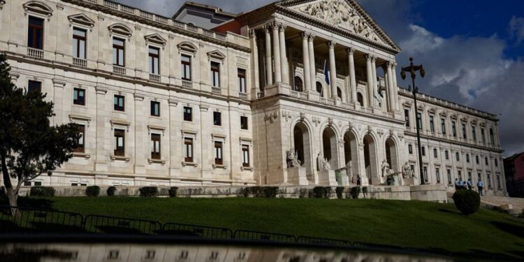 البرتغال.. البرلمان يصوت على منع النقاب في الأماكن العامة