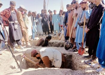 باكستان وأفغانستان تعقدان محادثات في الدوحة بعد اشتباكاتهما العنيفة