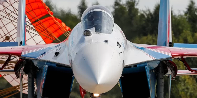 إيران تقترب من إبرام صفقة تاريخية لشراء مقاتلات “سو-35” الروسية